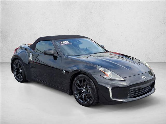 Used 2018 Nissan 370Z Touring RWD image 3