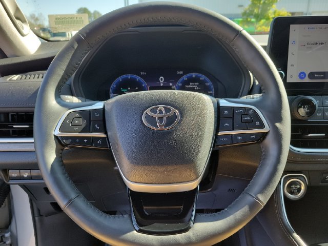 Used 2024 Toyota Grand Highlander AWD image 25