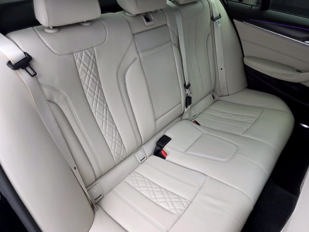 Used 2021 BMW M550i xDrive w/ Premium Package AWD/4WD image 28