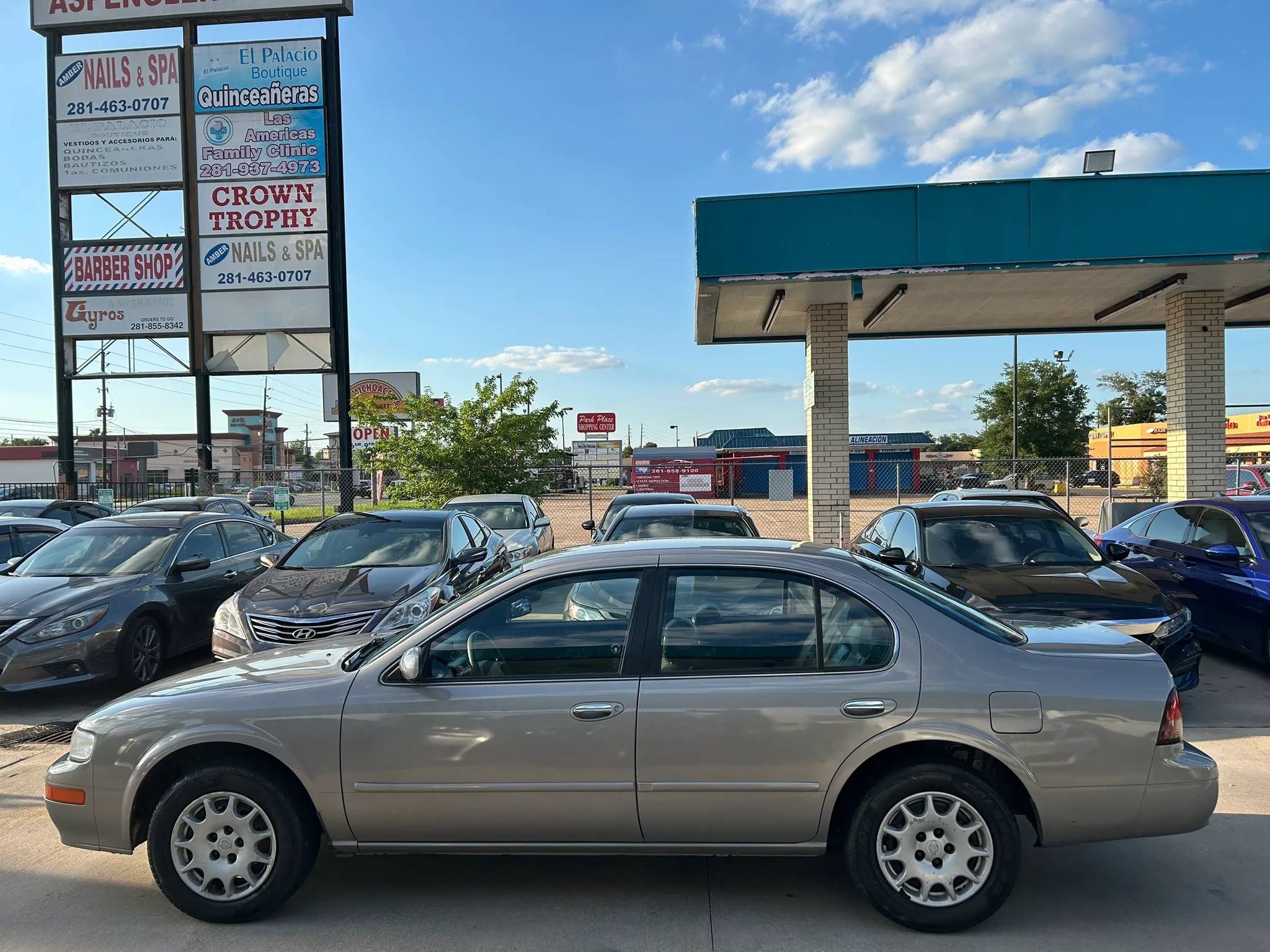 Used 1999 Nissan Maxima SE FWD image 2