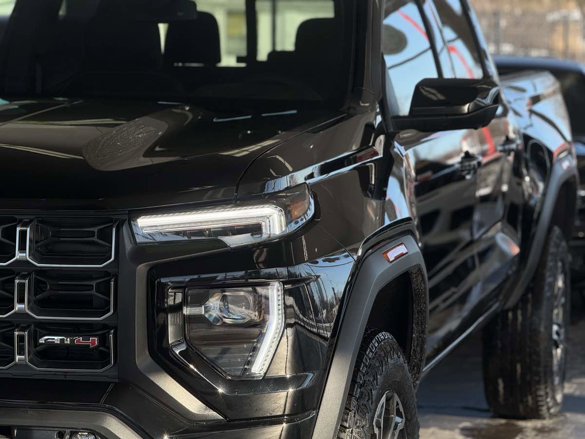 Used 2025 GMC Canyon AT4 w/ Technology Plus Package image 14