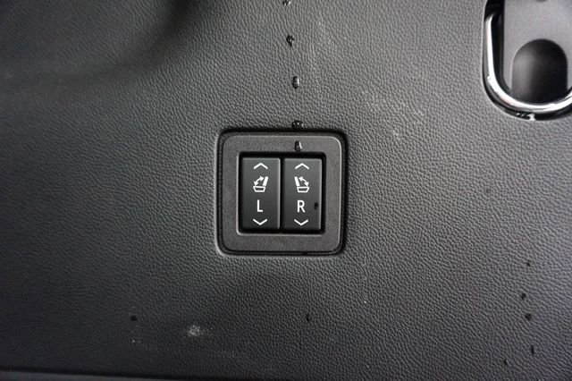 Used 2023 Chevrolet Traverse High Country image 16