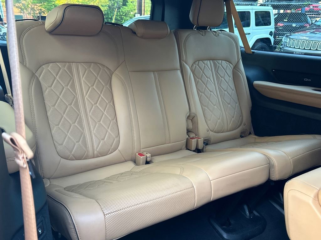 Used 2023 Jeep Grand Wagoneer L Series III w/ Rear Seat Video Group 1 AWD/4WD image 17