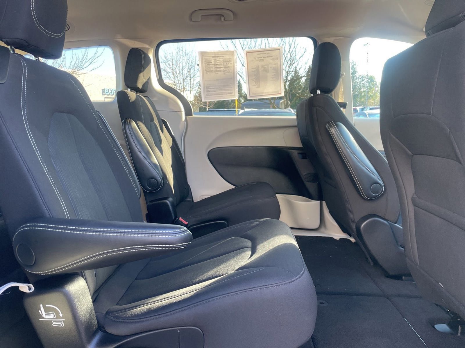 Used 2023 Chrysler Voyager LX FWD image 14