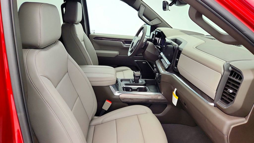 Used 2025 Chevrolet Silverado 1500 LTZ w/ LTZ Premium Package image 24