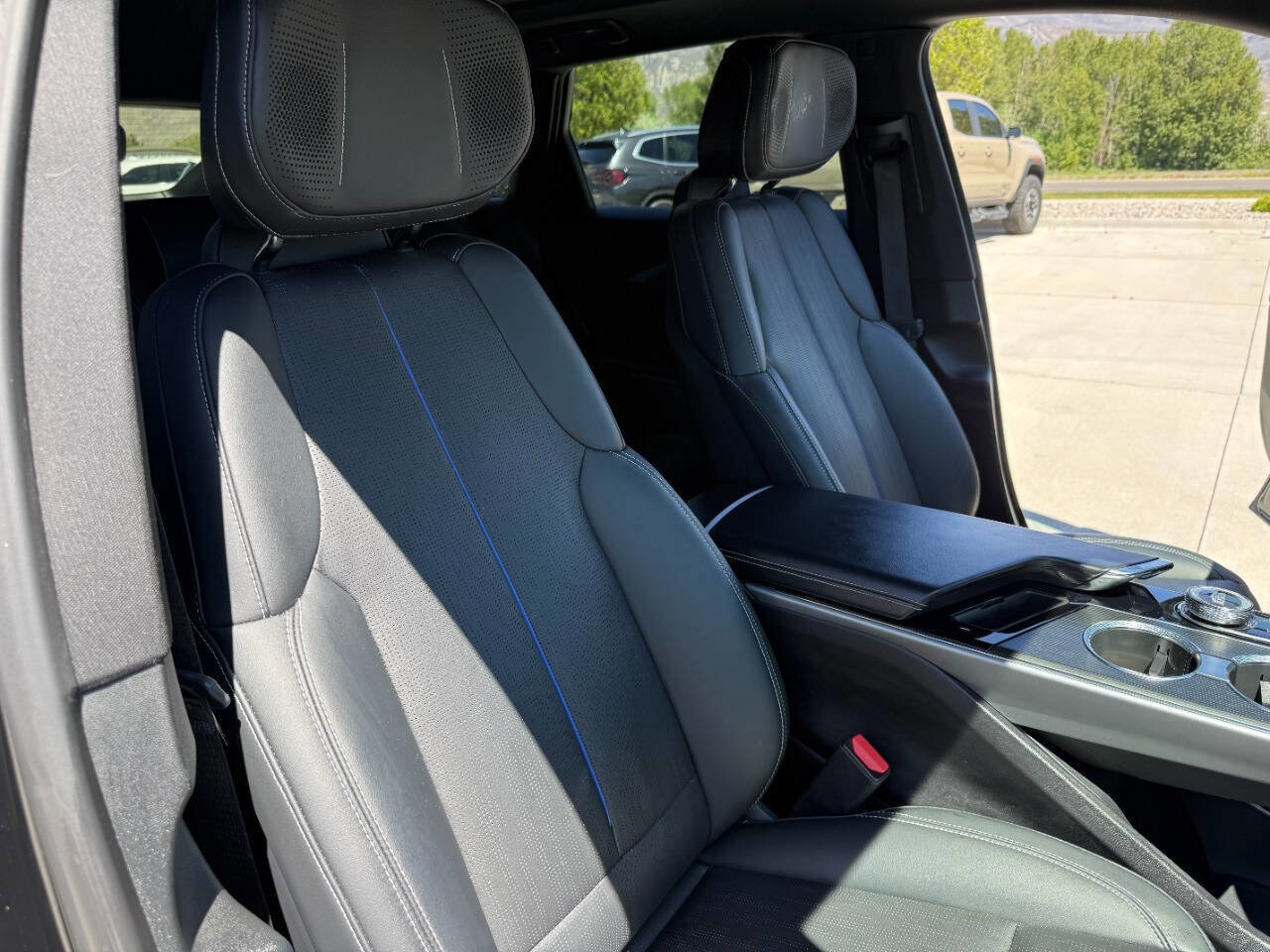 Used 2024 Cadillac Lyriq Luxury w/ LPO, Floor Liner Package AWD/4WD image 21