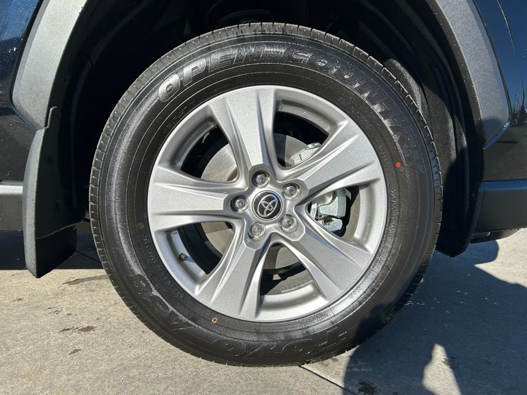 Used 2025 Toyota RAV4 XLE image 31