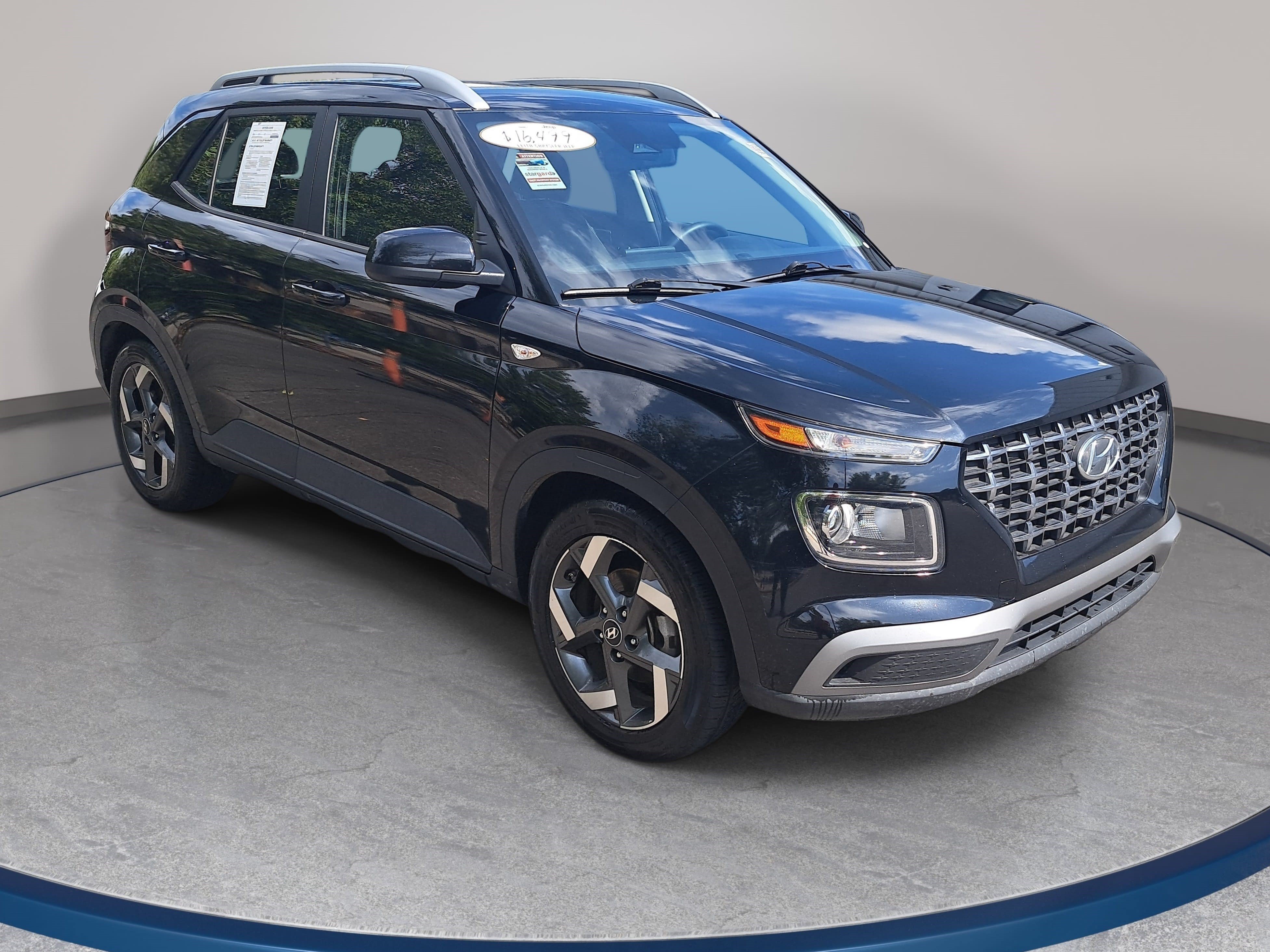 Used 2023 Hyundai Venue SEL FWD image 3