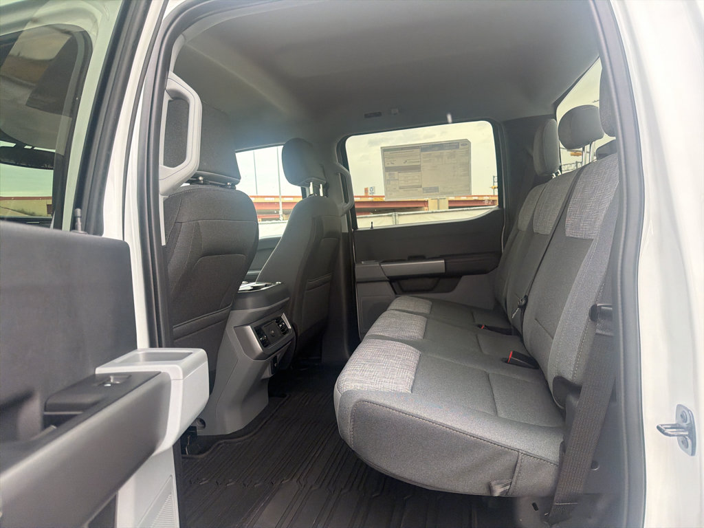 New 2027 Ford F250 XLT w/ FX4 Off-Road Package AWD/4WD image 12
