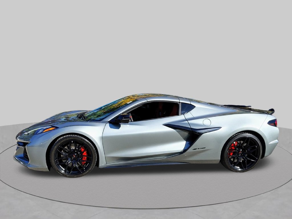 Used 2024 Chevrolet Corvette Z06 RWD image 6