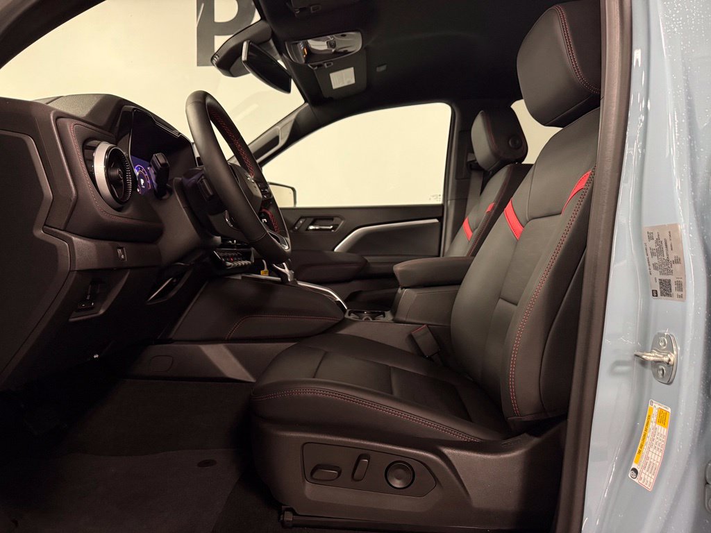 Used 2026 Chevrolet Colorado Z71 w/ Midnight Edition AWD/4WD image 9