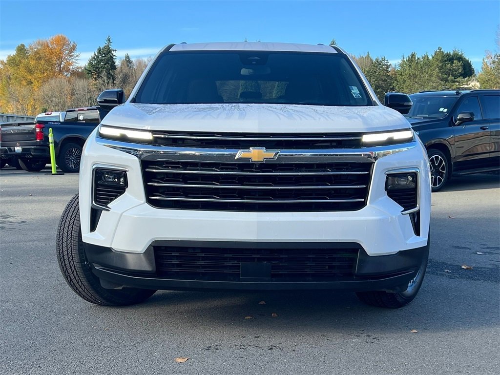 Used 2024 Chevrolet Traverse LT image 2