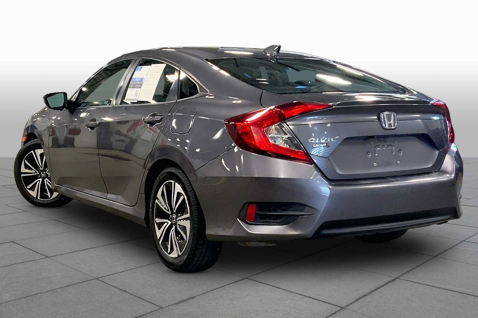 Used 2018 Honda Civic EX-T image 11