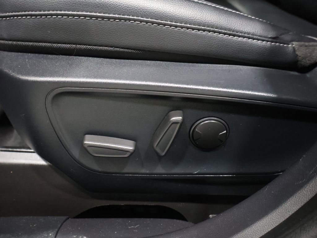 Used 2022 Ford Escape Titanium image 12