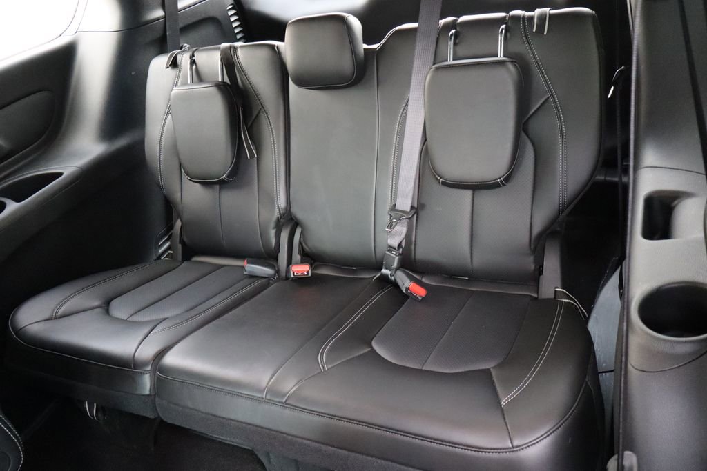 Used 2025 Chrysler Pacifica Select image 27