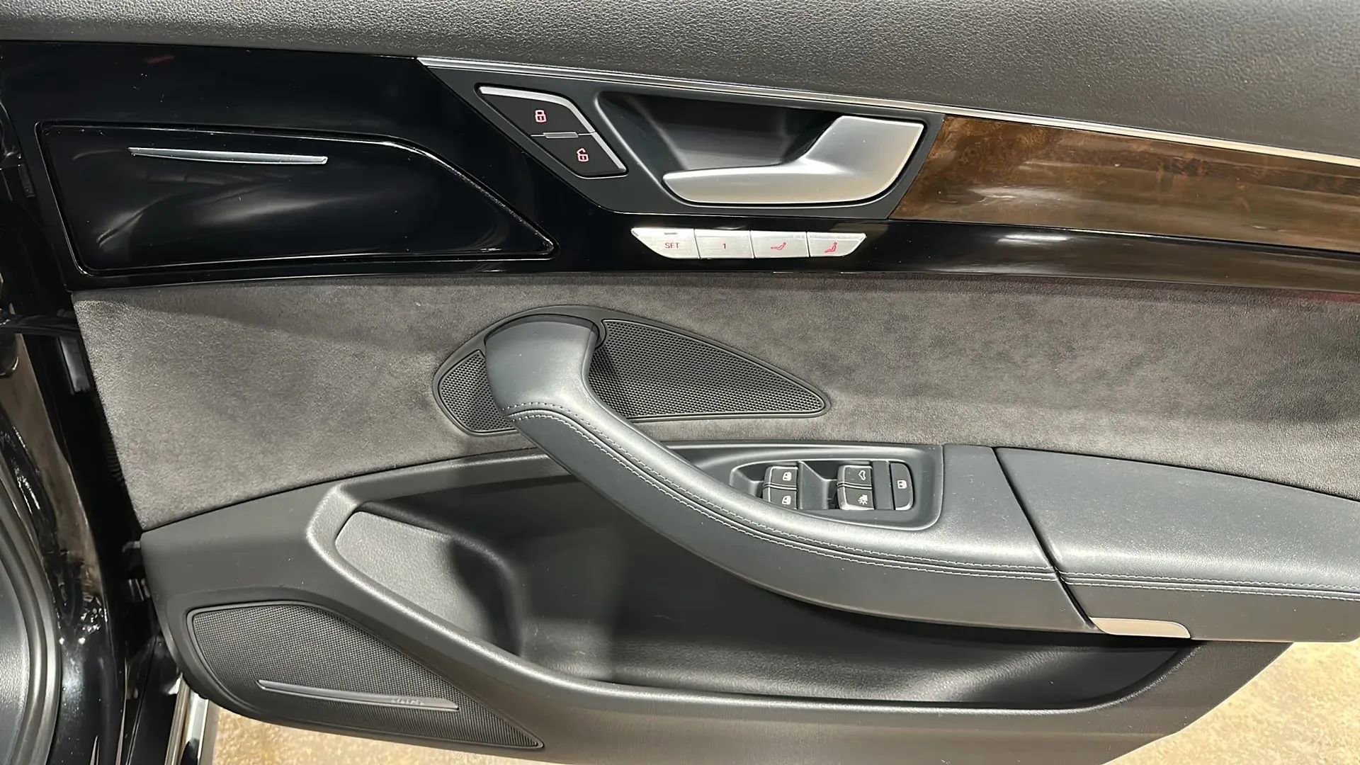 Used 2016 Audi A8 L 4.0T AWD/4WD image 18