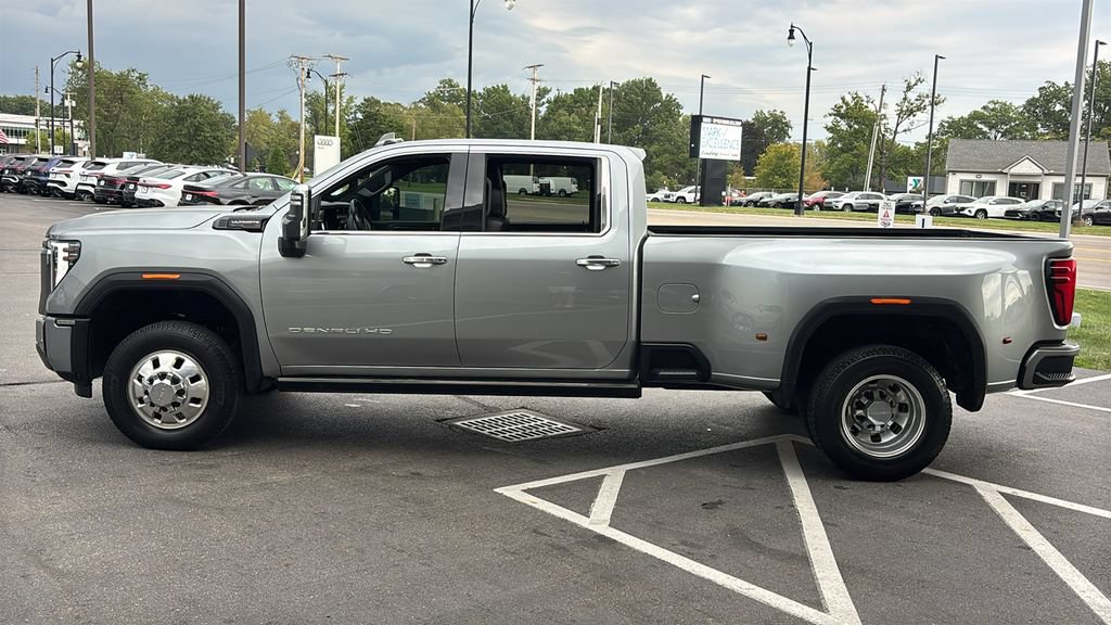 Used 2024 GMC Sierra 3500 Denali Ultimate AWD/4WD image 2