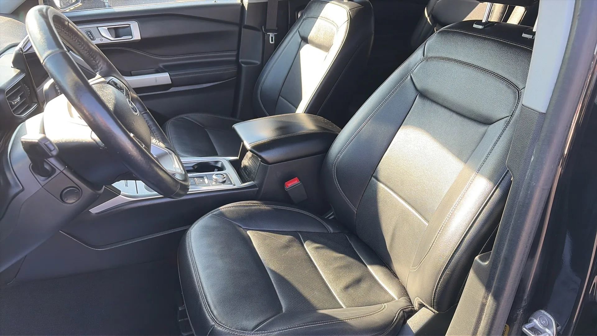 Used 2024 Ford Explorer Limited w/ Equipment Group 301A image 9