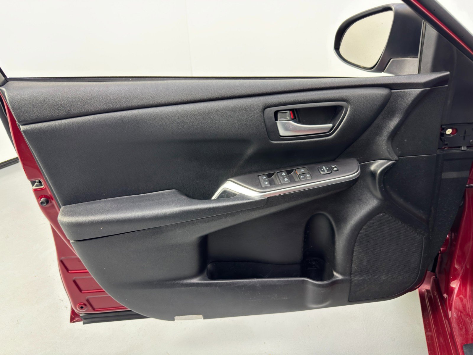 Used 2016 Toyota Camry SE image 33