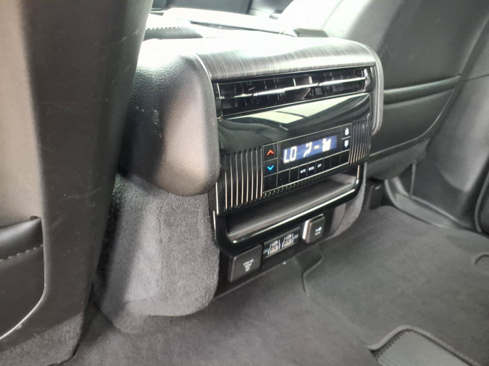 Used 2024 Jeep Wagoneer Series II w/ Flexible Seating Group RWD image 22
