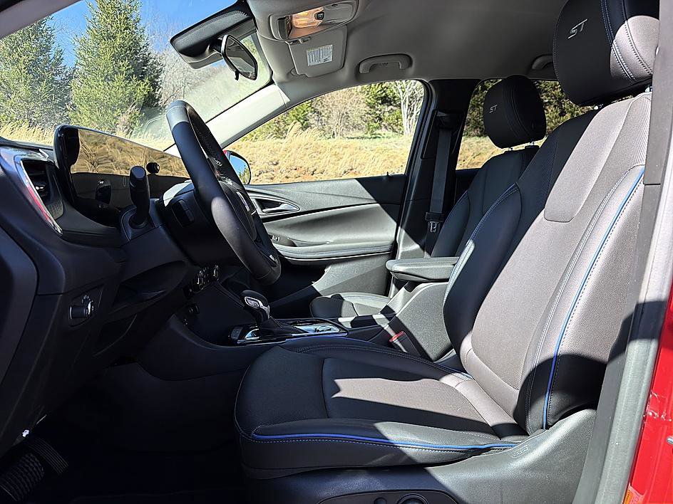 Used 2026 Buick Encore GX Sport Touring w/ Comfort Package image 11