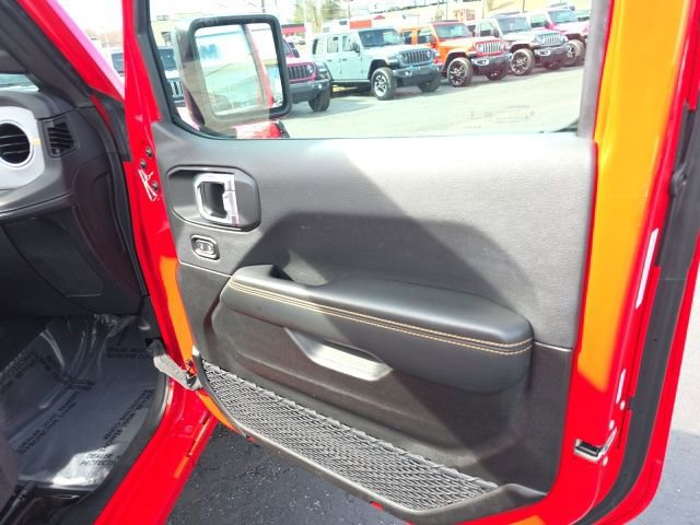 Used 2025 Jeep Wrangler Unlimited Sahara w/ Safety Group image 41