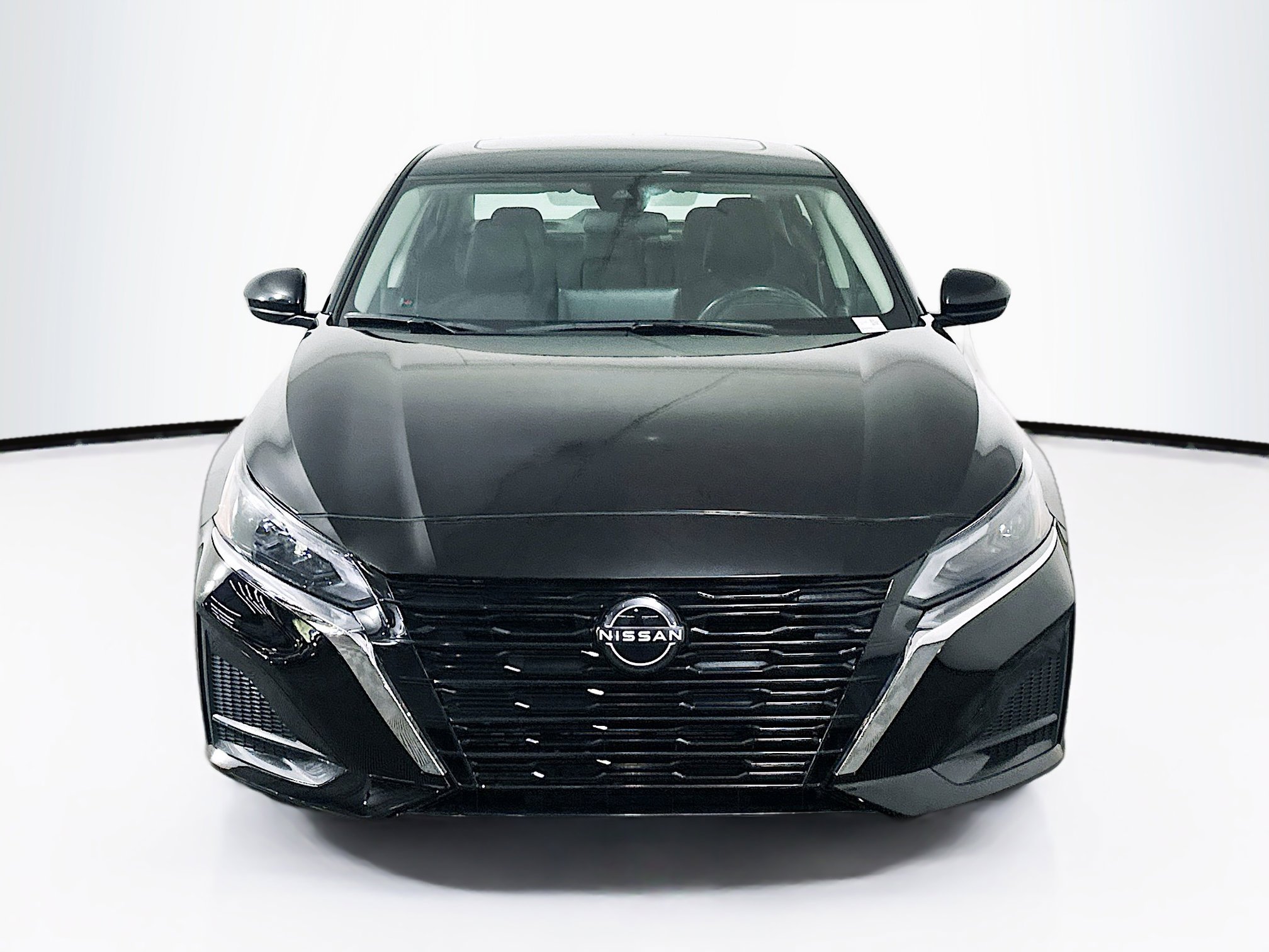 Used 2024 Nissan Altima 2.5 SV w/ SV Premium Package image 2