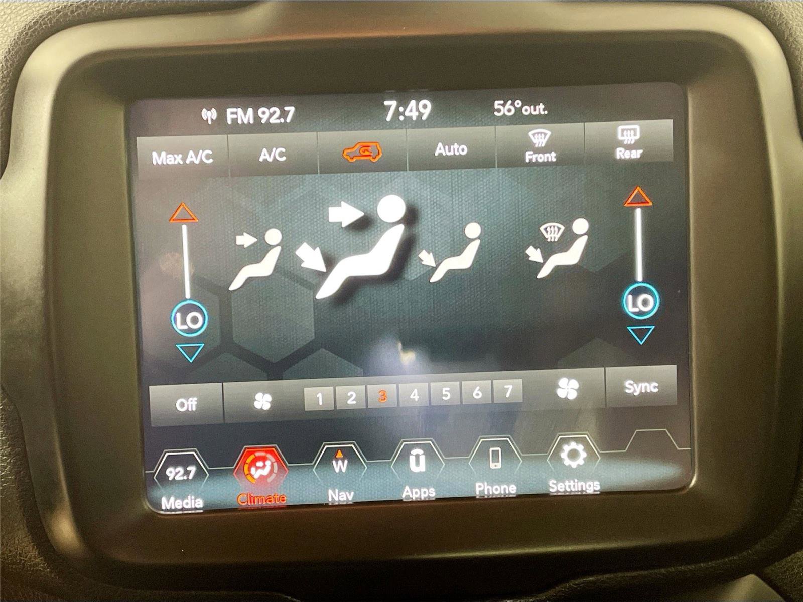 Used 2023 Jeep Renegade Latitude AWD/4WD image 9