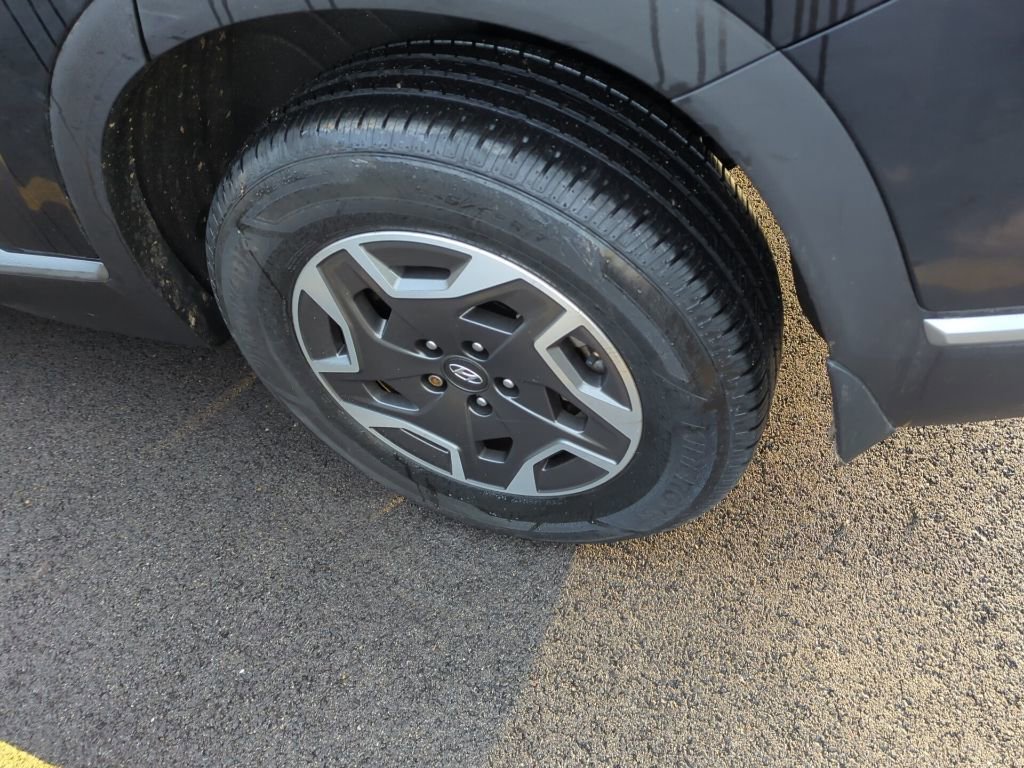 Used 2022 Hyundai Santa Fe Blue image 2