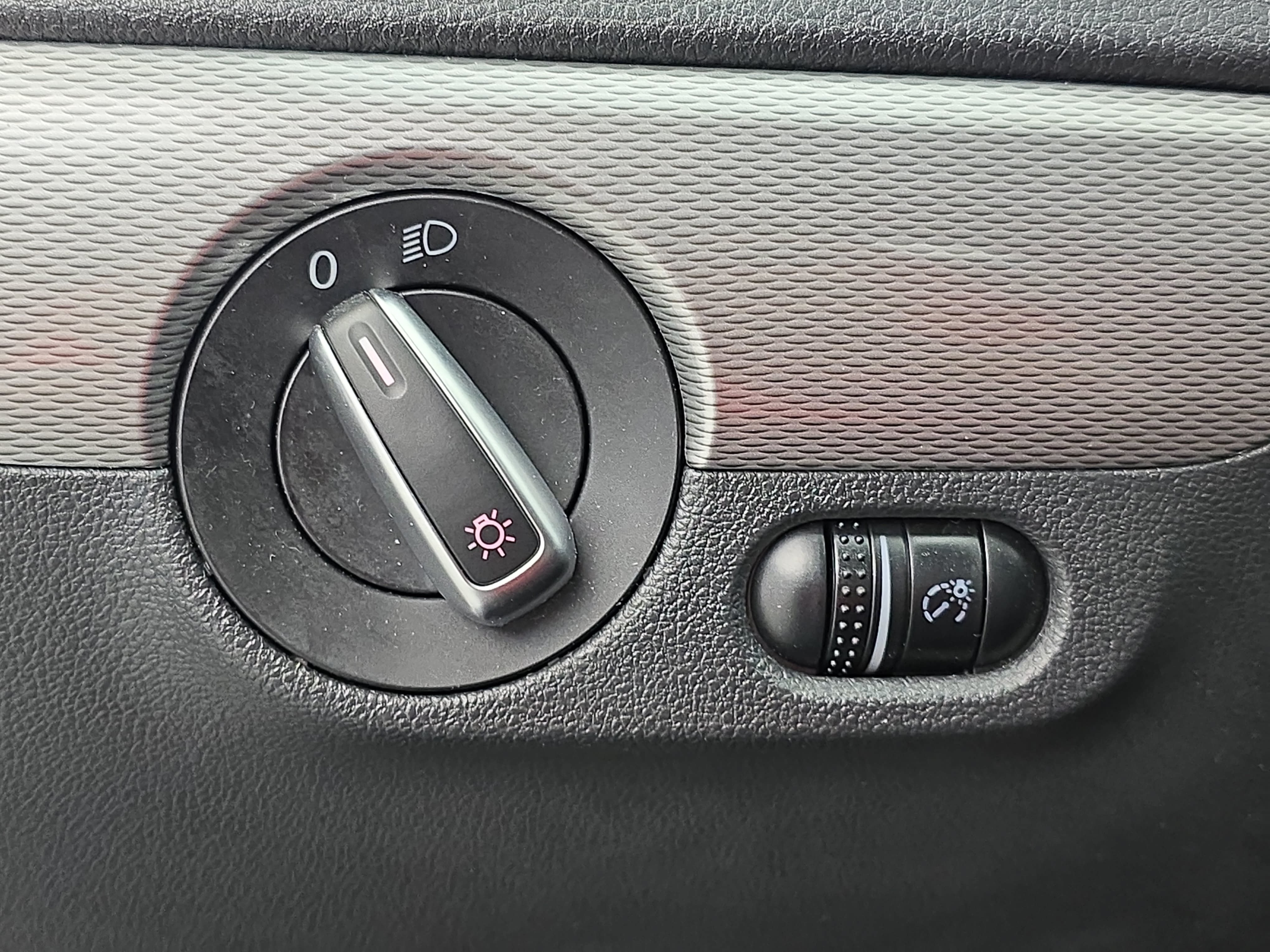 Used 2016 Volkswagen Jetta SE FWD image 25