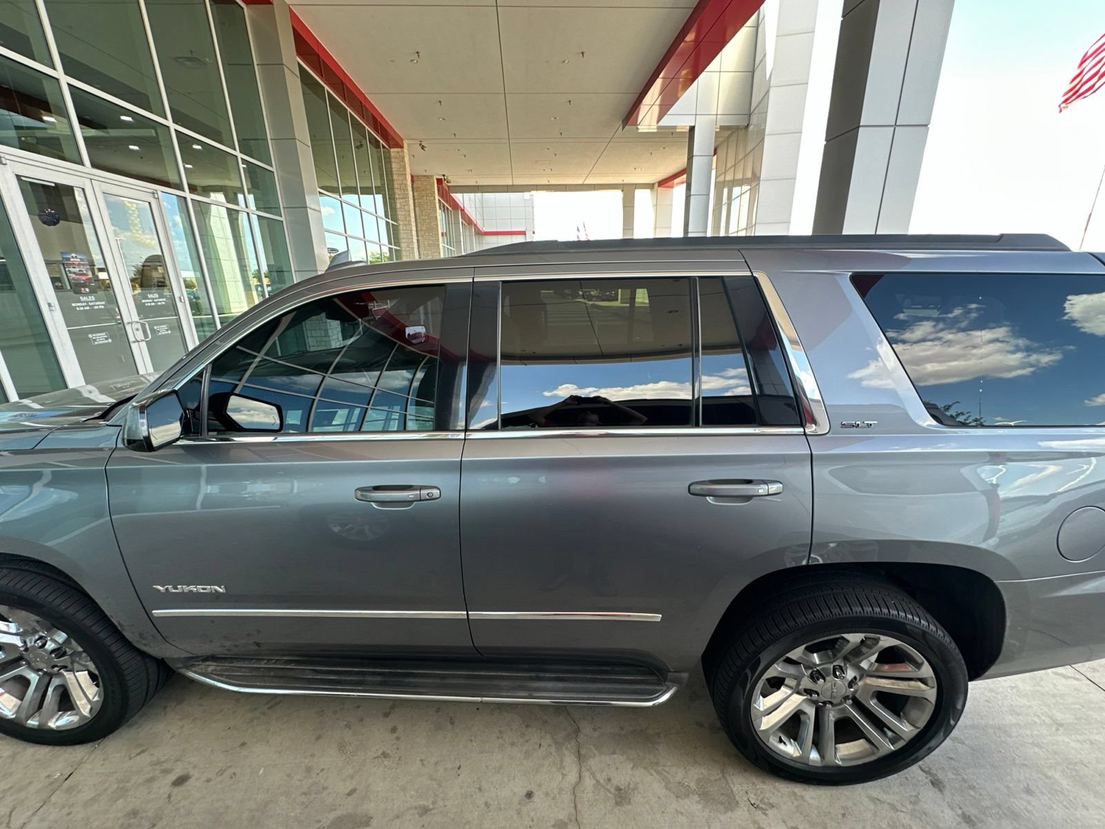 Used 2018 GMC Yukon SLT w/ Premium Edition RWD image 7