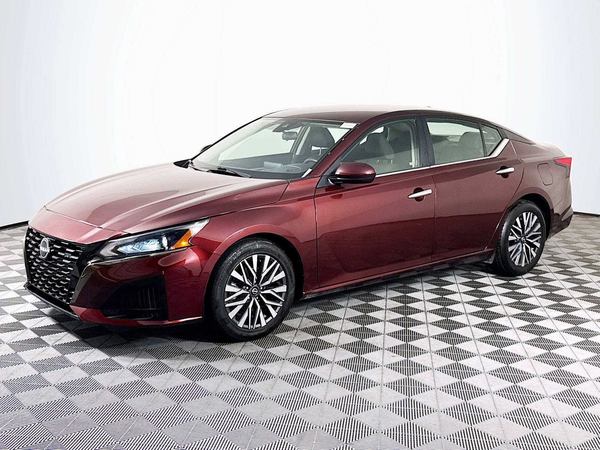 Used 2023 Nissan Altima 2.5 SV FWD image 4