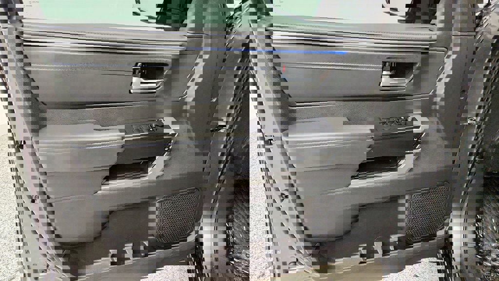 Used 2024 Toyota Sequoia Platinum image 11