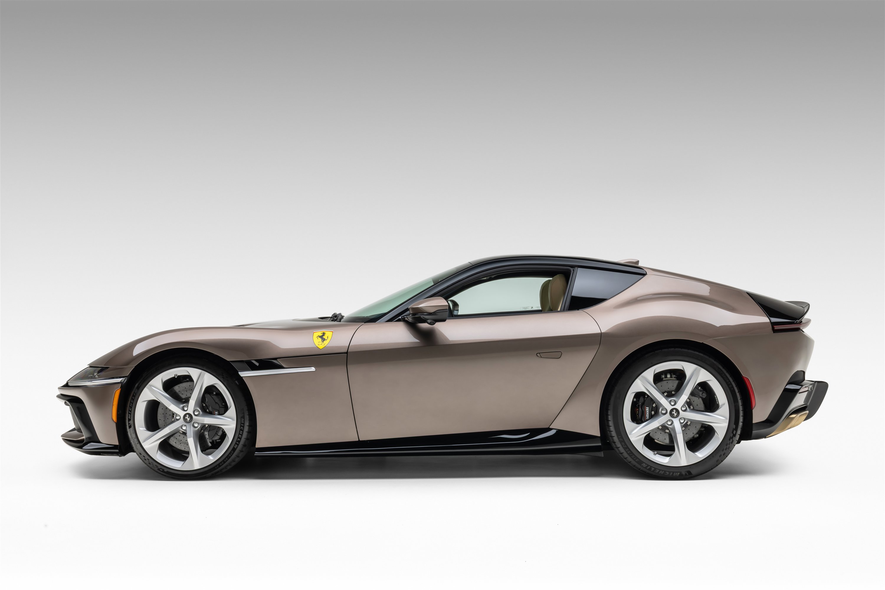 Certified 2025 Ferrari 12Cilindri image 8