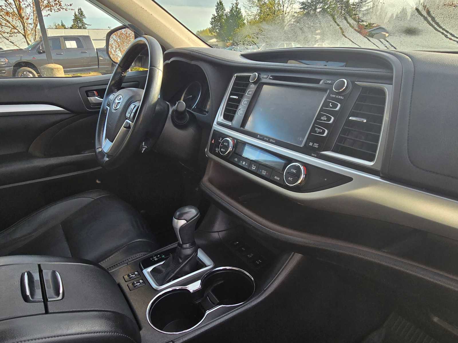 Used 2018 Toyota Highlander XLE image 13