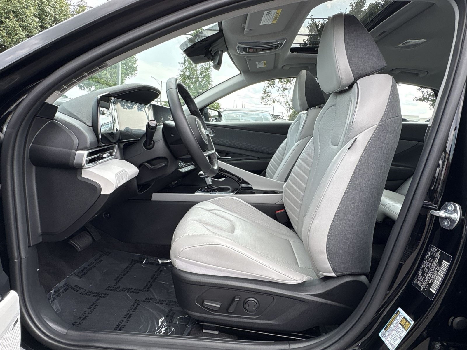 Used 2025 Hyundai Elantra Limited FWD image 13