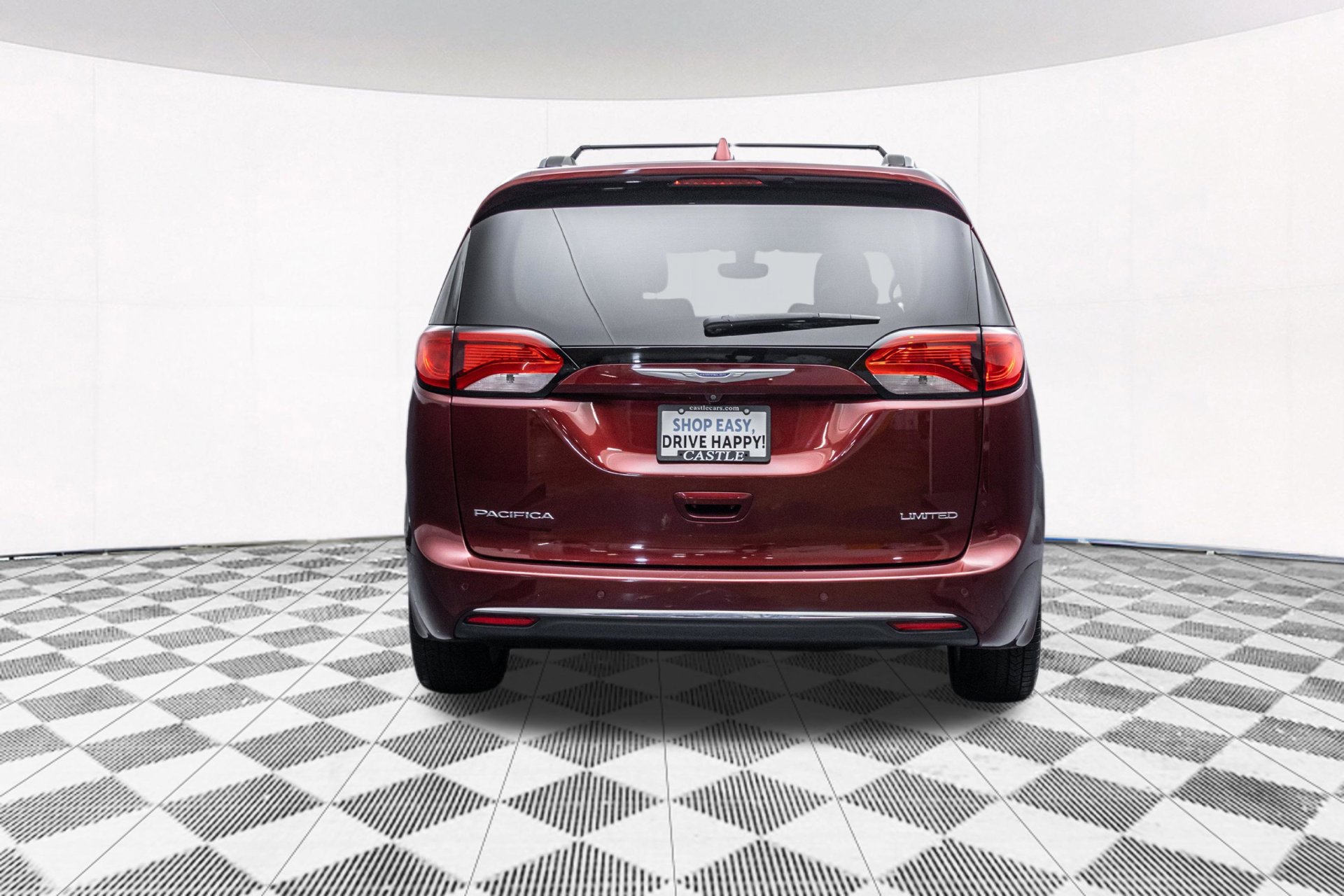Used 2018 Chrysler Pacifica Limited w/ Tire & Wheel Group FWD image 10
