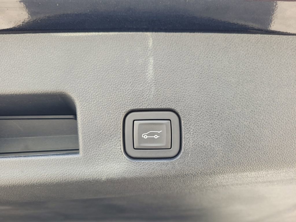 Certified 2025 Chevrolet Traverse LT FWD image 10