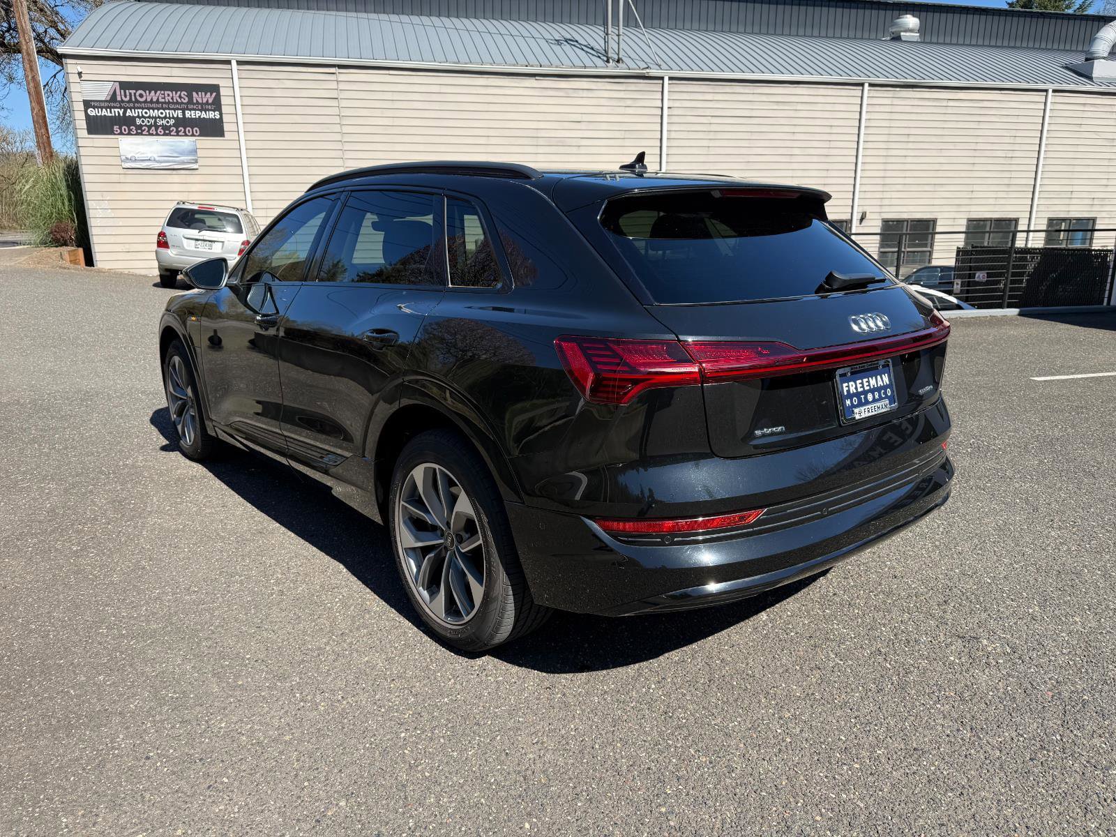 Used 2021 Audi e-tron Premium Plus w/ Premium Plus Package image 6