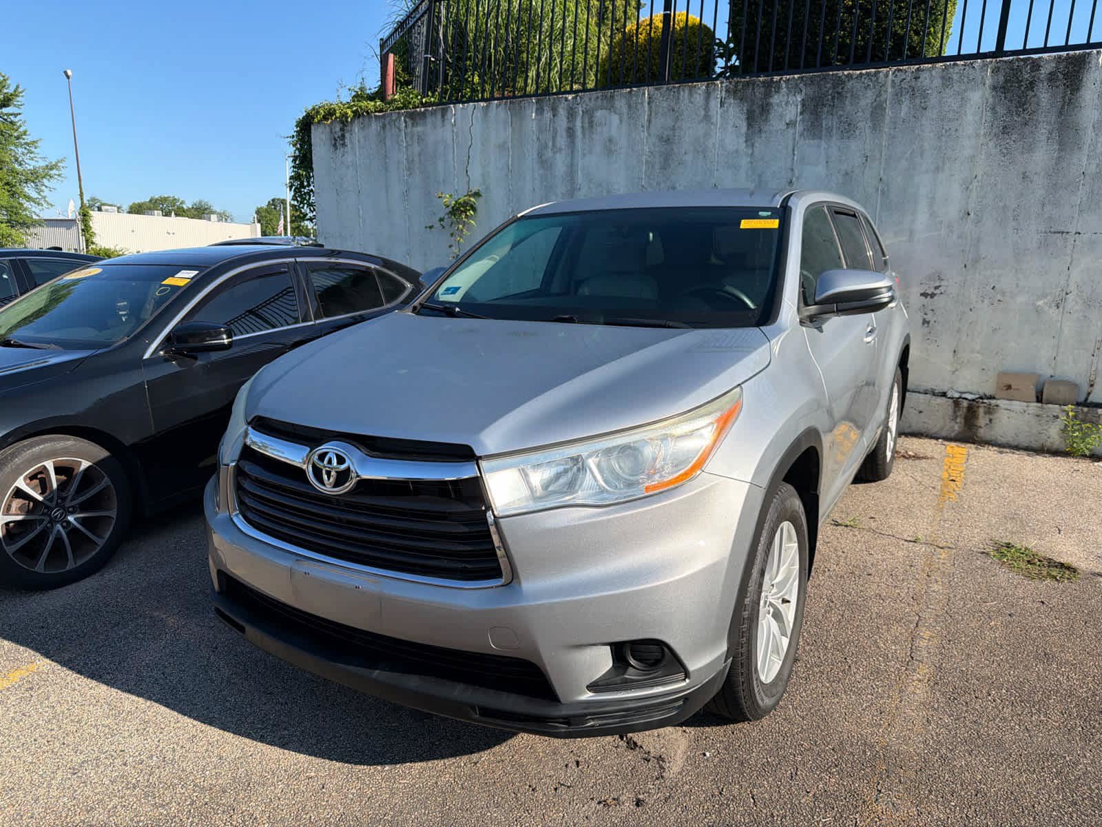 Used 2014 Toyota Highlander LE AWD/4WD image 8
