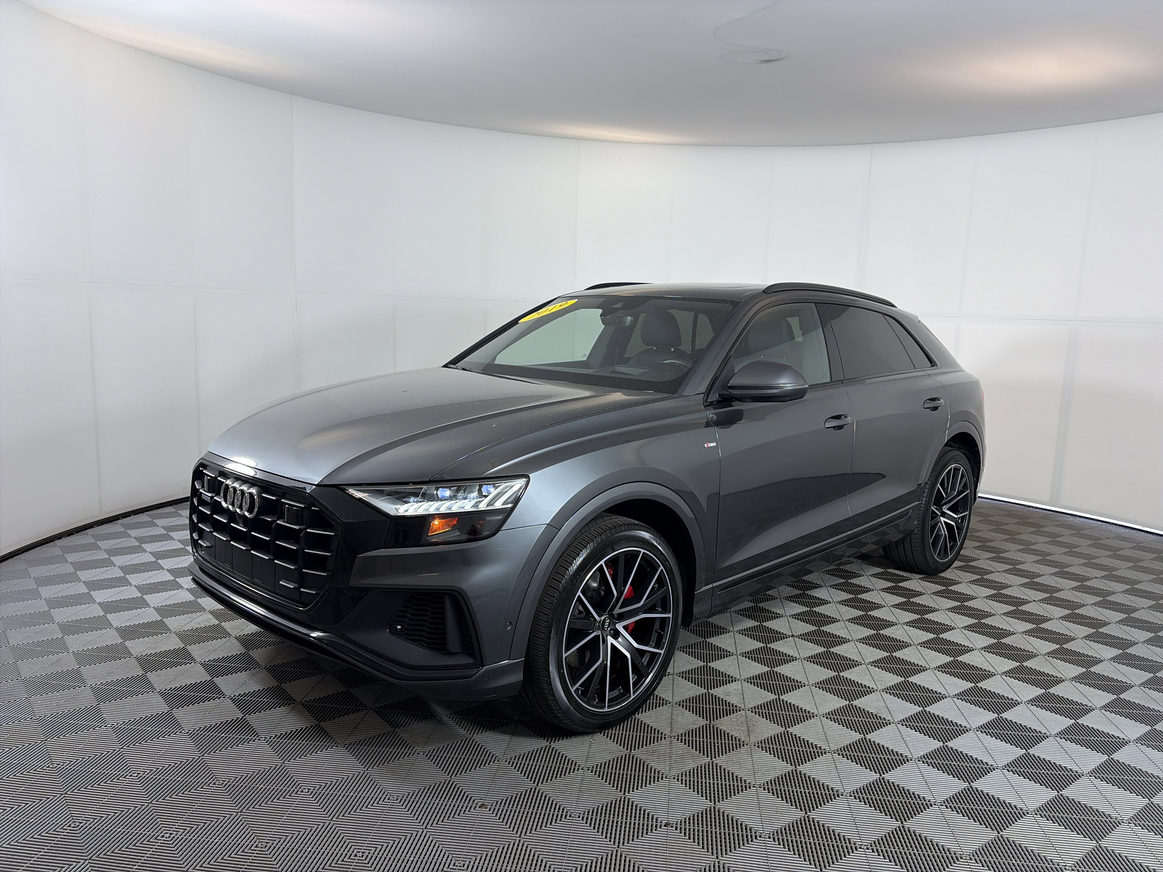 Used 2019 Audi Q8 Prestige AWD/4WD image 2