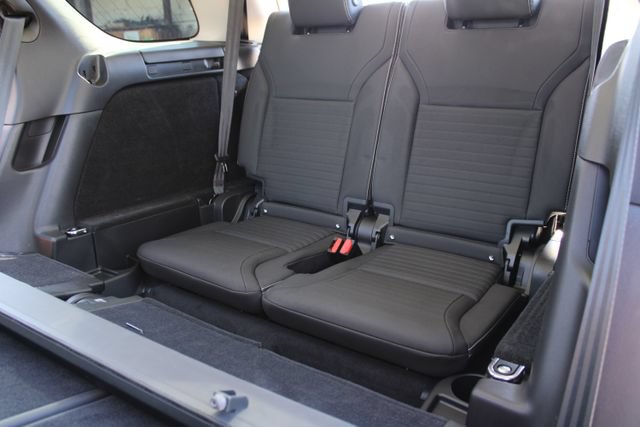 Used 2024 Land Rover Discovery S AWD/4WD image 48