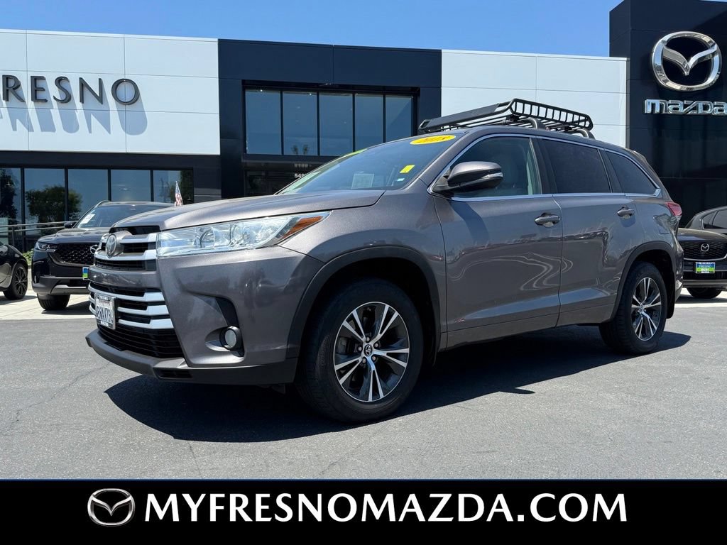 Used 2018 Toyota Highlander Plus w/ Preferred Accessory Package AWD/4WD image 4