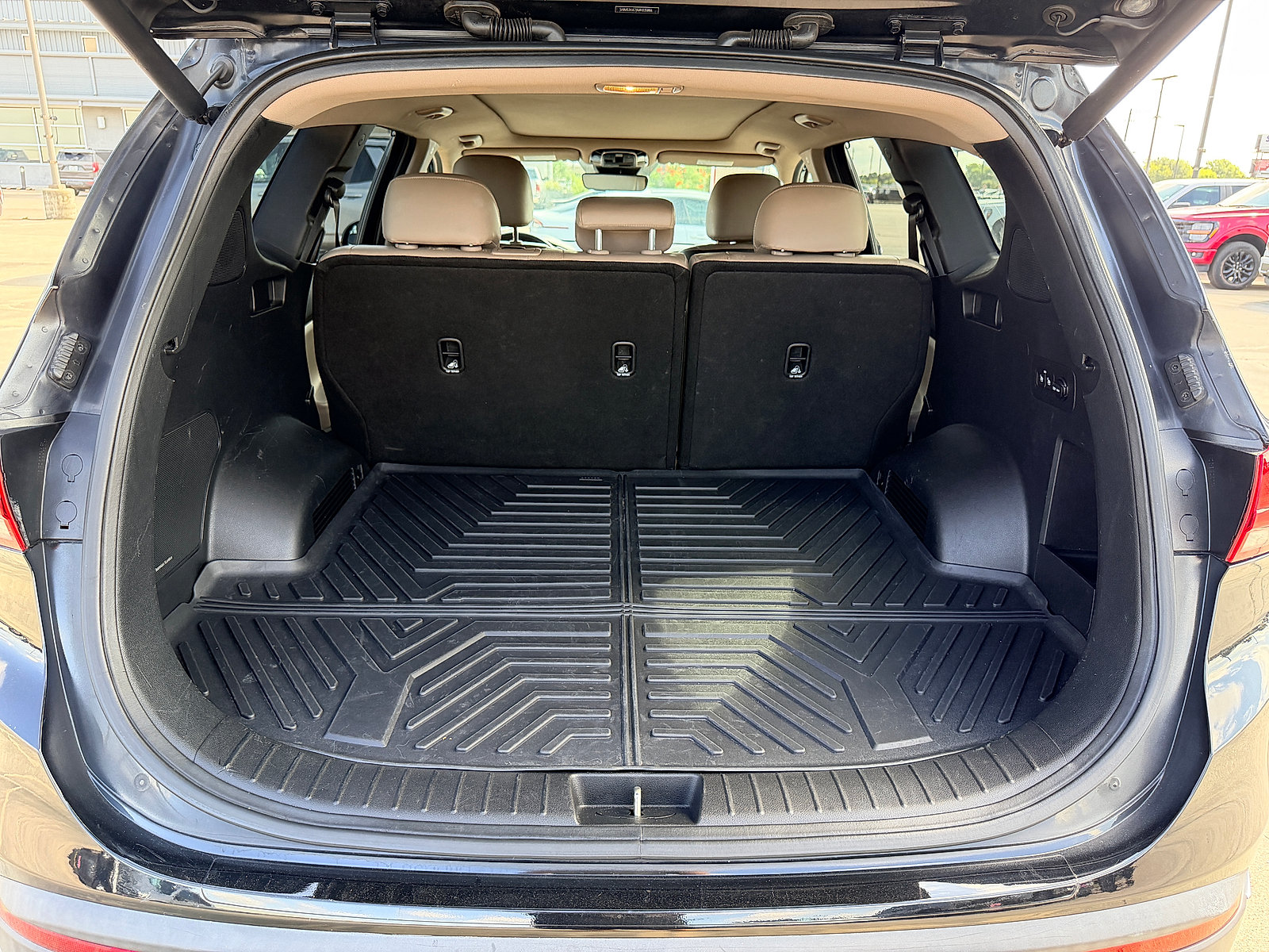 Used 2021 Hyundai Santa Fe SEL w/ Convenience + Premium Package FWD image 17