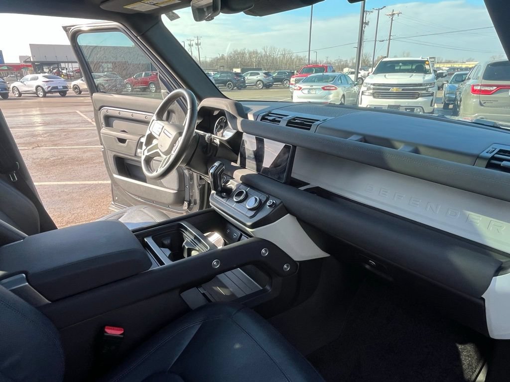 Used 2023 Land Rover Defender 110 SE AWD/4WD image 26