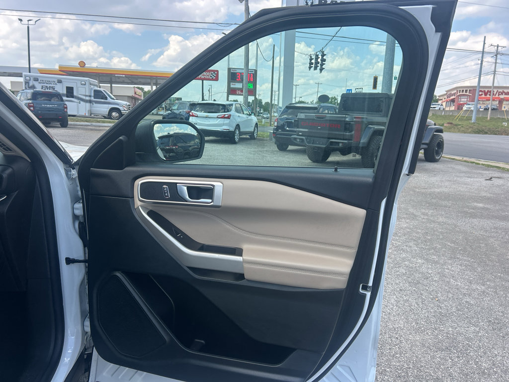 Used 2023 Ford Explorer XLT RWD image 14