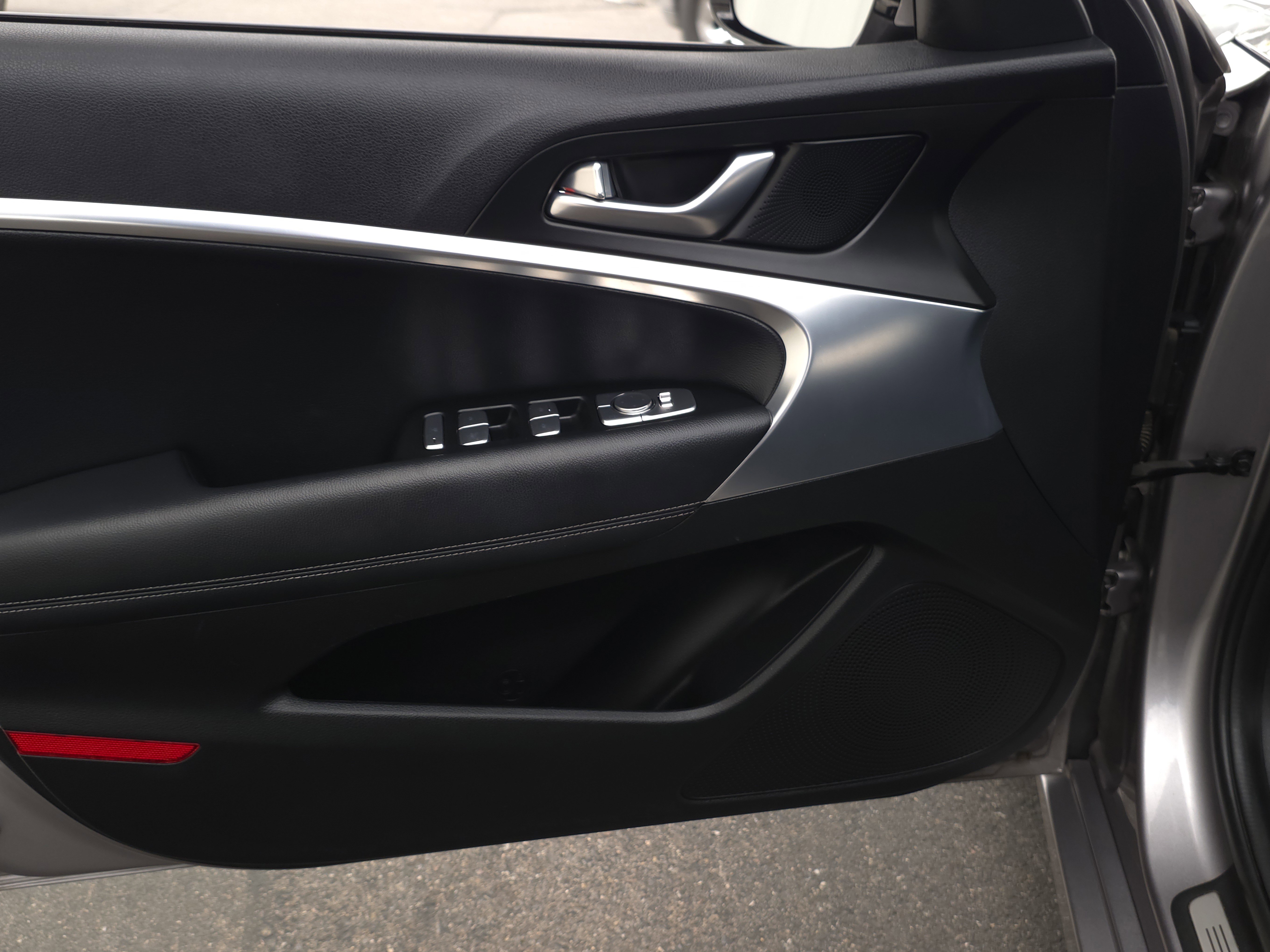 Used 2022 Genesis G70 2.0T image 7