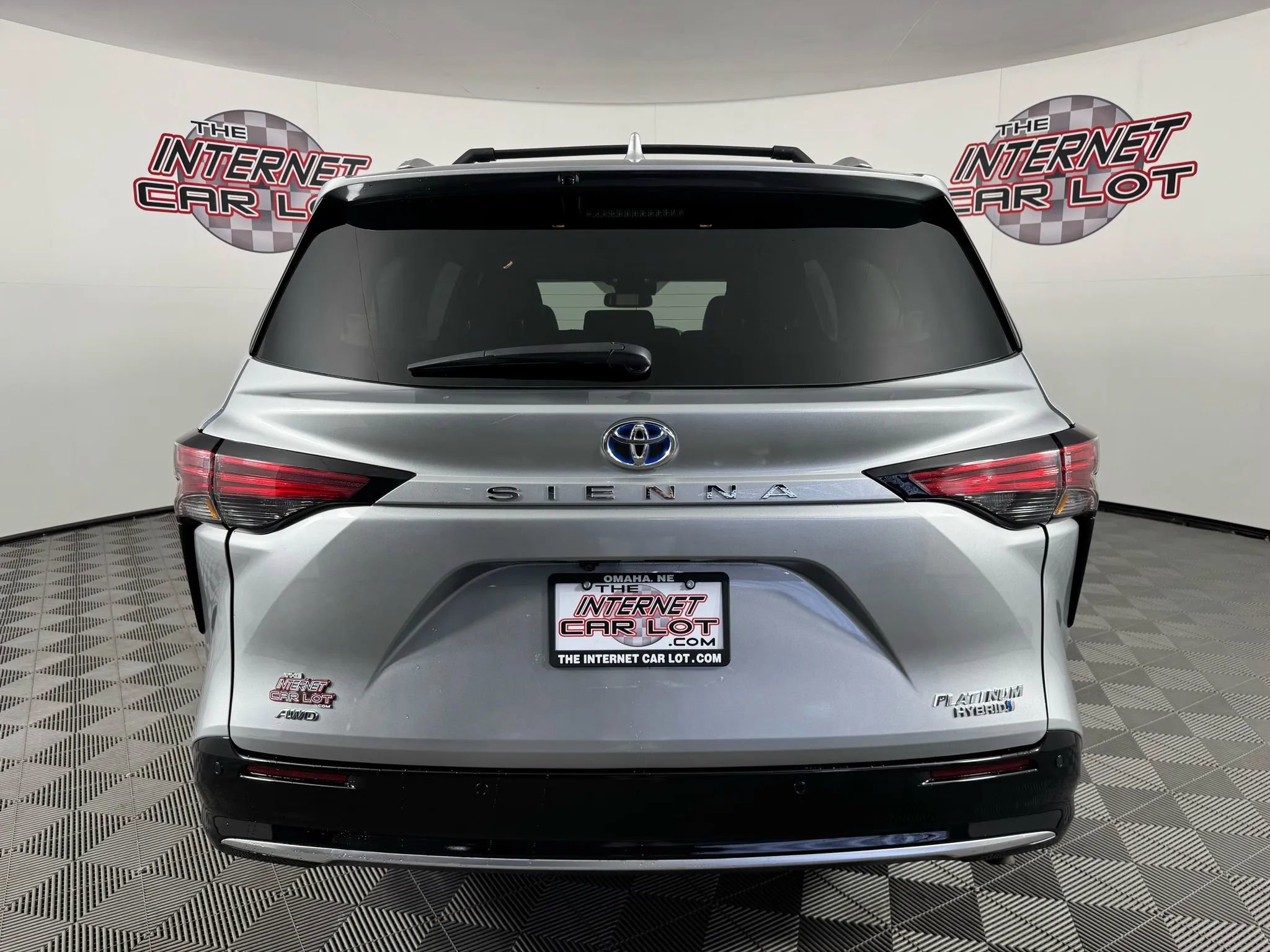 Used 2024 Toyota Sienna Platinum image 6
