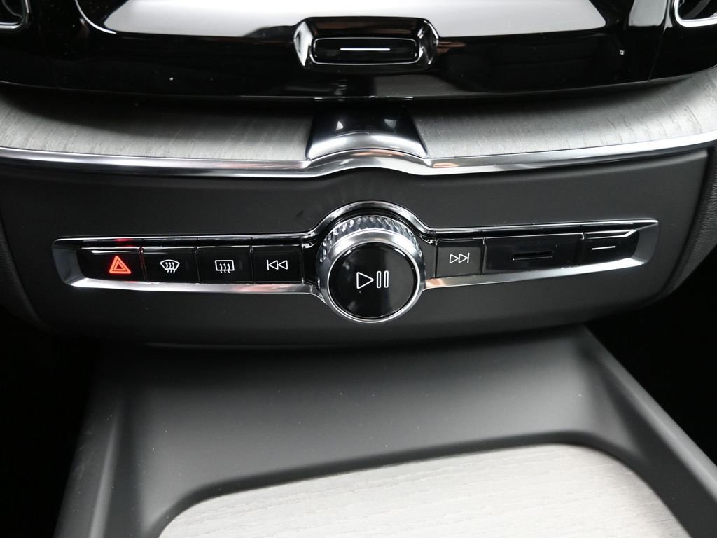 New 2025 Volvo XC60 B5 Plus w/ Protection Package Premier image 15