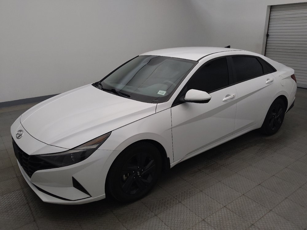Used 2022 Hyundai Elantra SEL FWD image 2